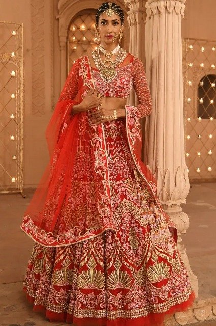 Royal-Luxurious-Bridal-Red-Lehenga