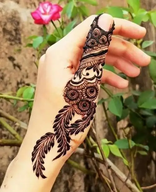 Beautiful-Arabic-Thumb-Mehndi-Design