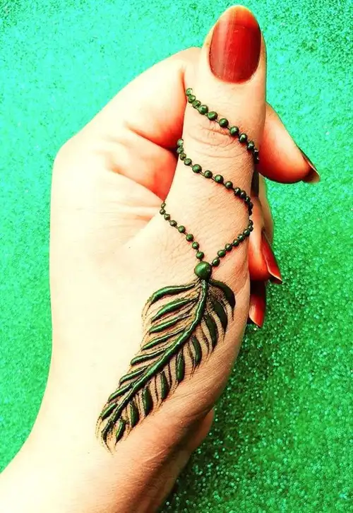 Classy-Mehendi-Design-For-Thumb-With-A-Feather