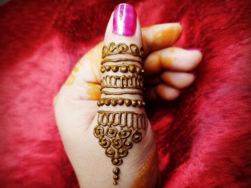 Stylish-Thumb-Mehndi-Designs