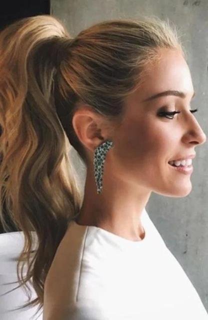 High-Ponytail-Updo