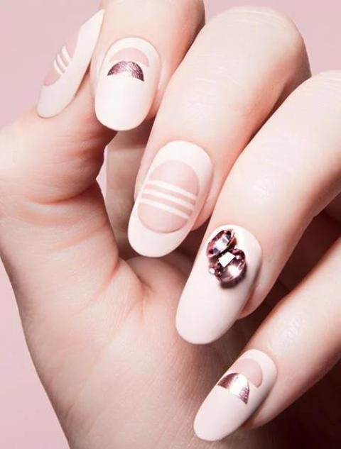 White-Nail-Design-with-Diamonds